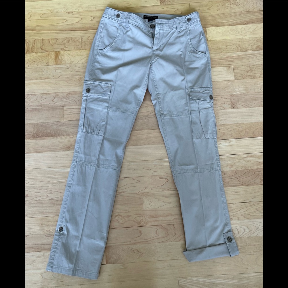 Women’s Banana Republic Lowrise Khaki Size 4